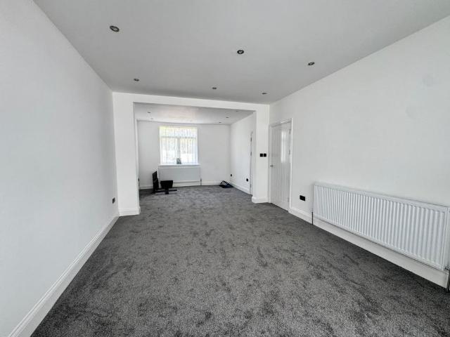 4 bedroom semi detached house to rent