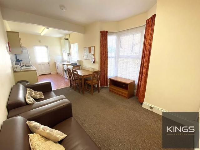 4 bedroom terraced house to rent