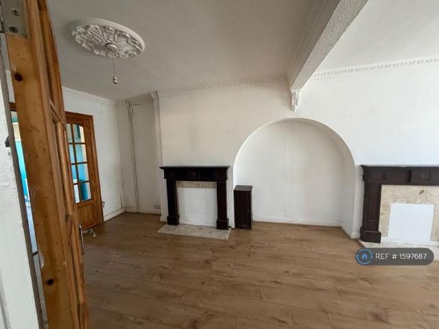 4 bedroom terraced house to rent