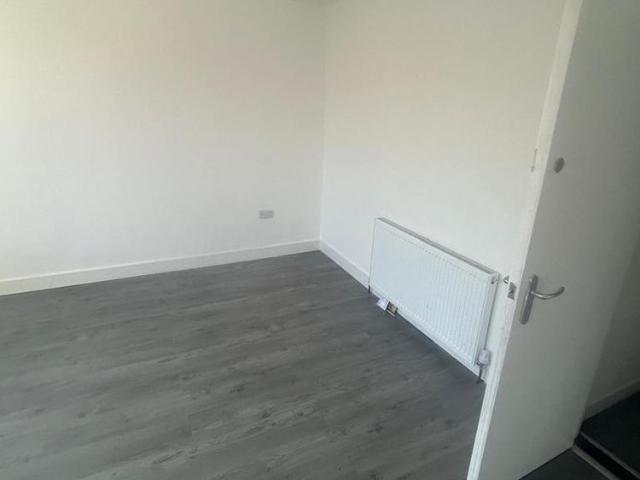 4 bedroom terraced house to rent
