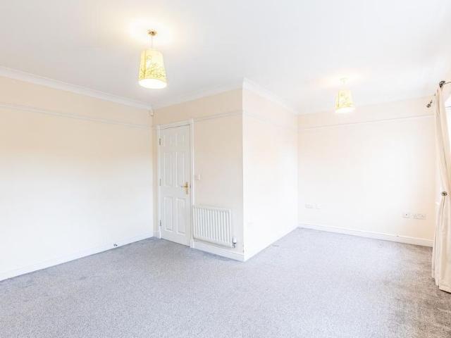 4 bedroom terraced house to rent