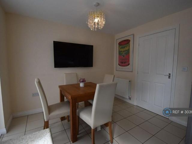 4 bedroom terraced house to rent