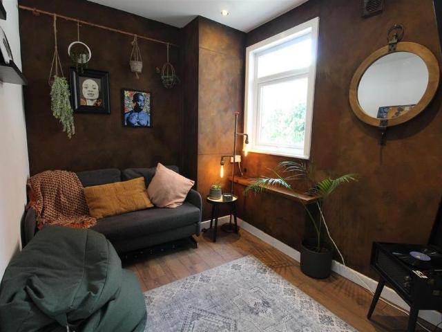 4 bedroom terraced house to rent