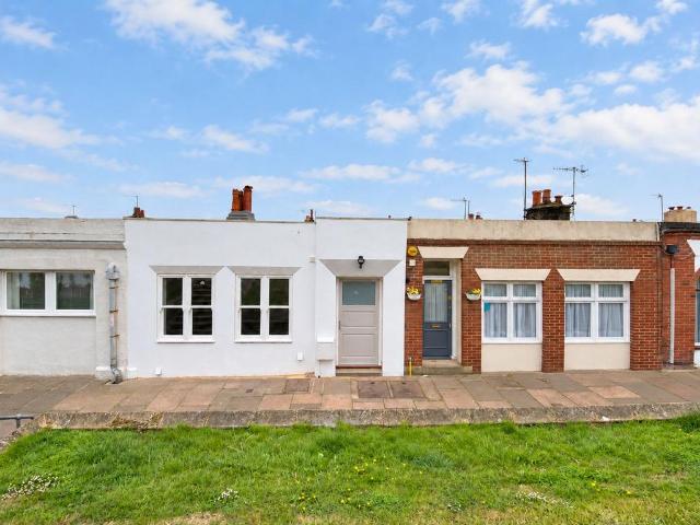 4 bedroom terraced house to rent
