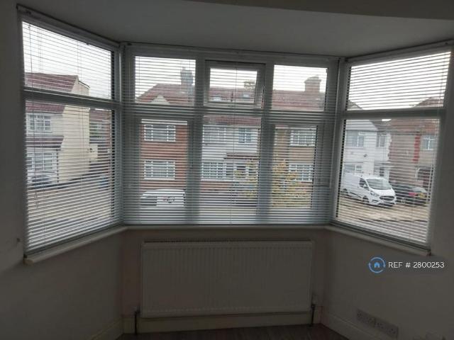 4 bedroom terraced house to rent