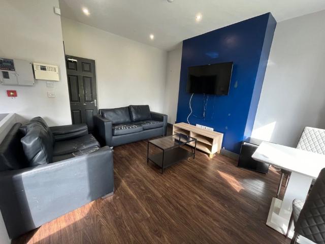 4 bedroom terraced house to rent