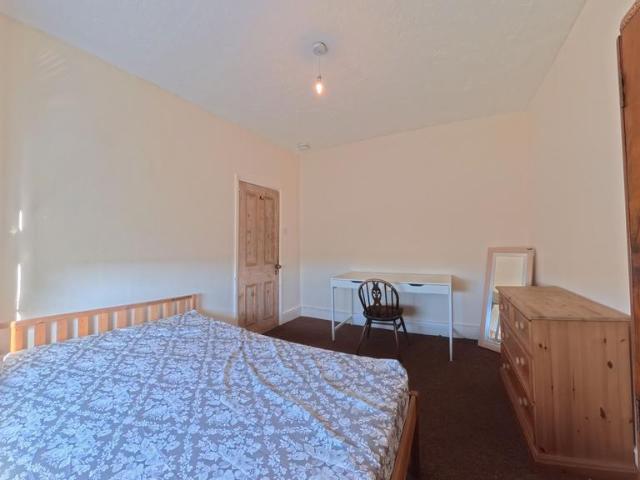 4 bedroom terraced house to rent