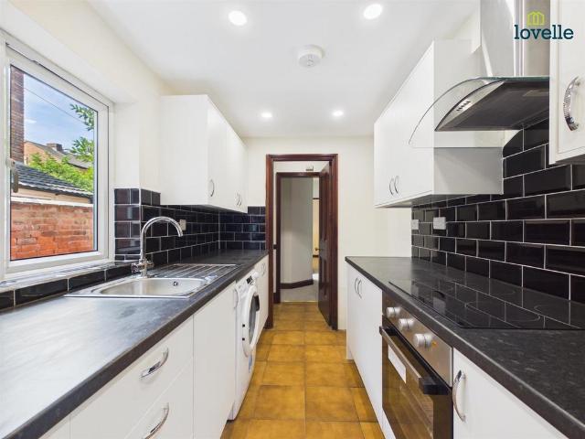 4 bedroom terraced house to rent