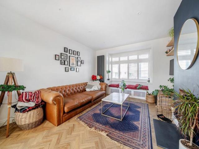 4 bedroom terraced house to rent