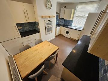 4 bedroom terraced house to rent