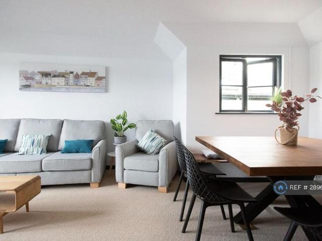 4 bedroom terraced house to rent