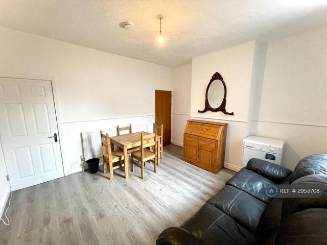 4 bedroom terraced house to rent