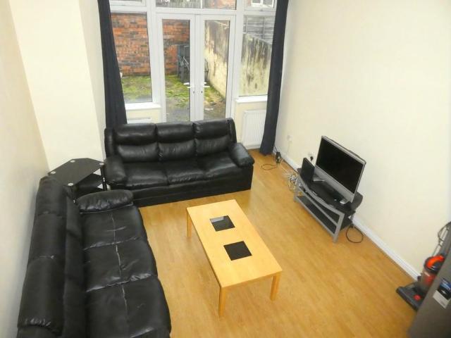 4 bedroom terraced house to rent