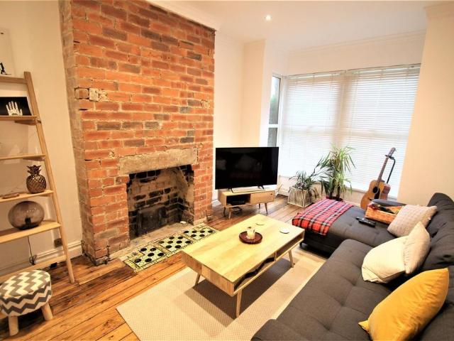 4 bedroom terraced house to rent