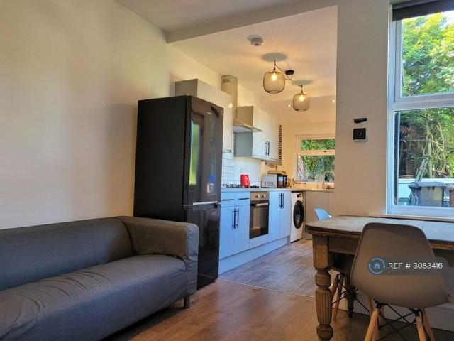 4 bedroom terraced house to rent