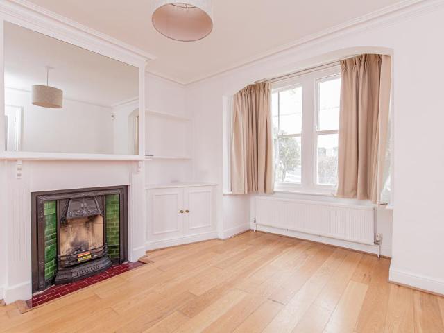 4 bedroom terraced house to rent