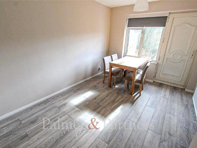 4 bedroom terraced house to rent