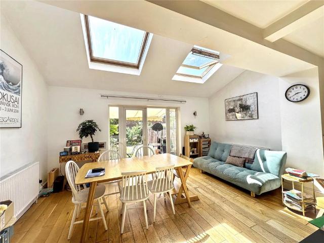 4 bedroom terraced house to rent