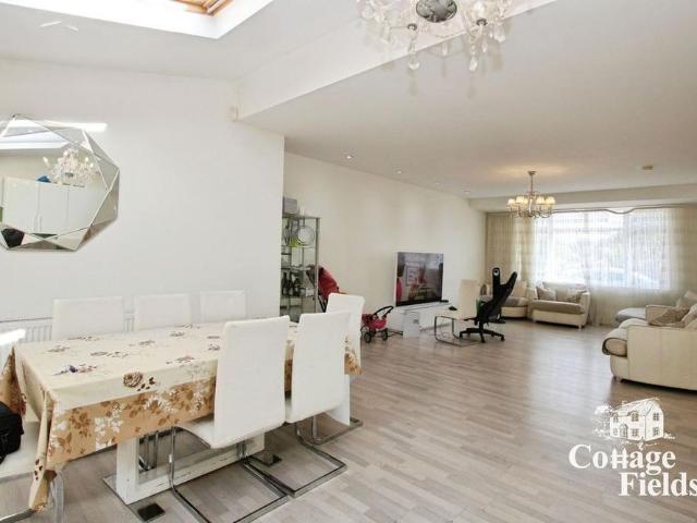 4 bedroom terraced house to rent
