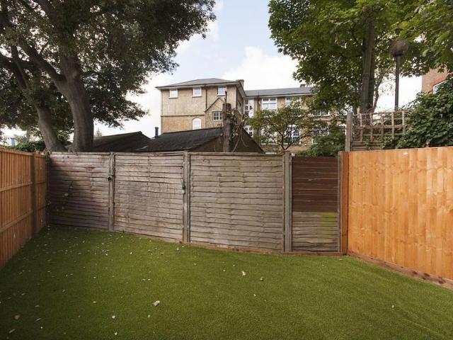4 bedroom terraced house to rent