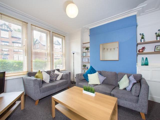4 bedroom terraced house to rent