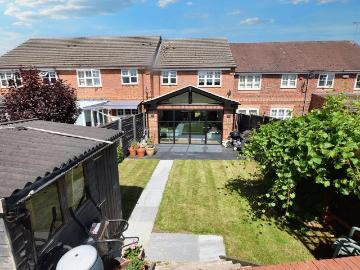 4 bedroom terraced house to rent