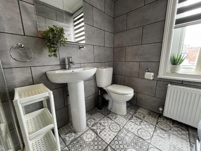 4 bedroom terraced house to rent