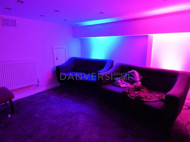 4 bedroom terraced house to rent