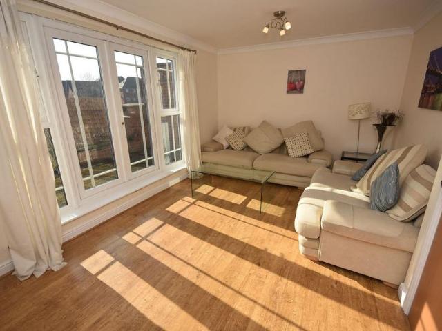 4 bedroom terraced house to rent