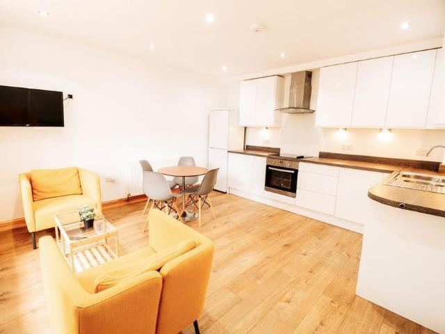 4 bedroom terraced house to rent