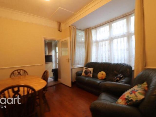 4 bedroom terraced house to rent
