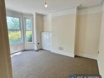 4 bedroom terraced house to rent