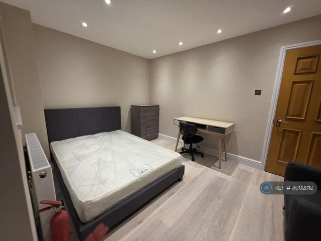 4 bedroom terraced house to rent