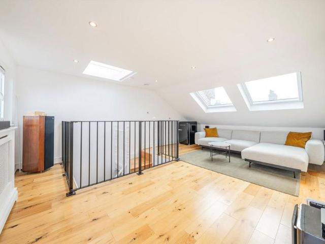 4 bedroom terraced house to rent