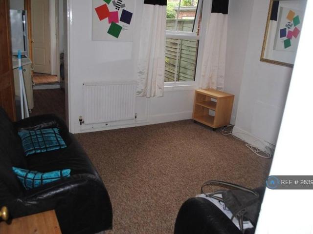 4 bedroom terraced house to rent