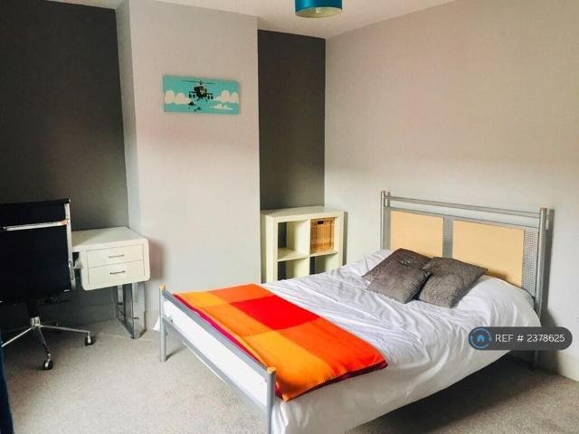 4 bedroom terraced house to rent