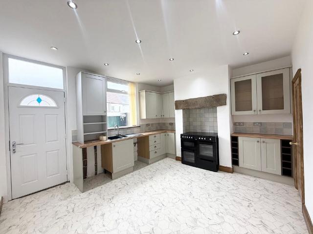 4 bedroom terraced house to rent