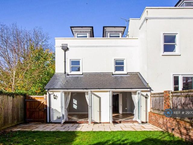 4 bedroom terraced house to rent