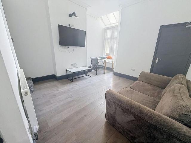 4 bedroom terraced house to rent