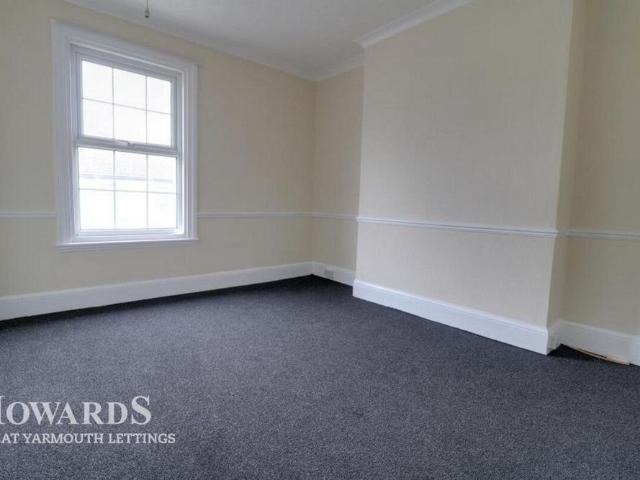 4 bedroom terraced house to rent