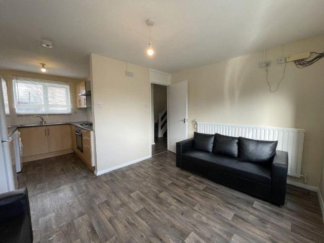4 bedroom terraced house to rent