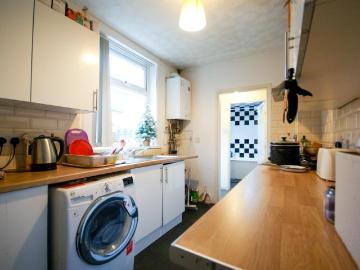 4 bedroom terraced house to rent