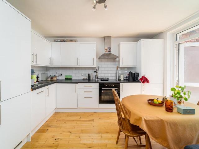4 bedroom terraced house to rent