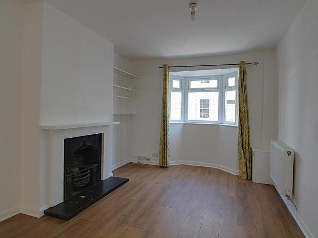 4 bedroom terraced house to rent