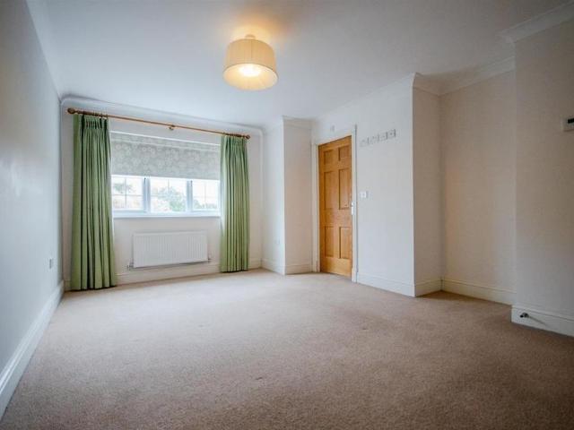 4 bedroom terraced house to rent