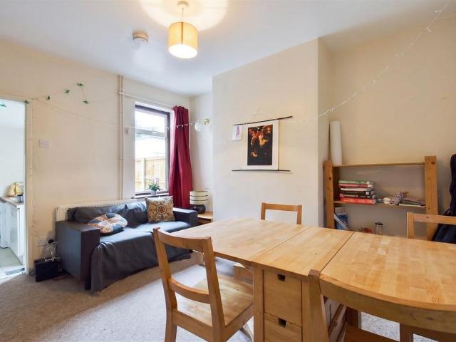 4 bedroom terraced house to rent