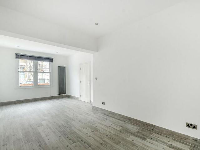 4 bedroom terraced house to rent
