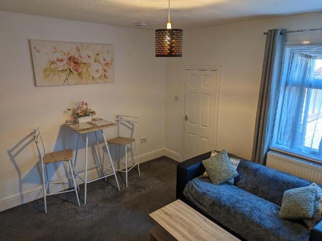 4 bedroom terraced house to rent