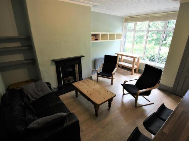 4 bedroom terraced house to rent