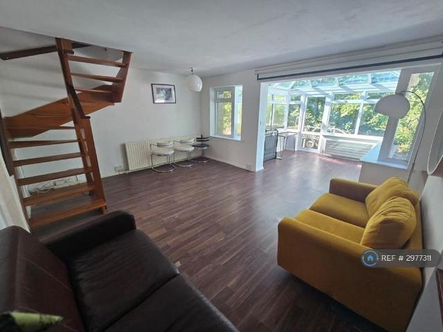 4 bedroom terraced house to rent
